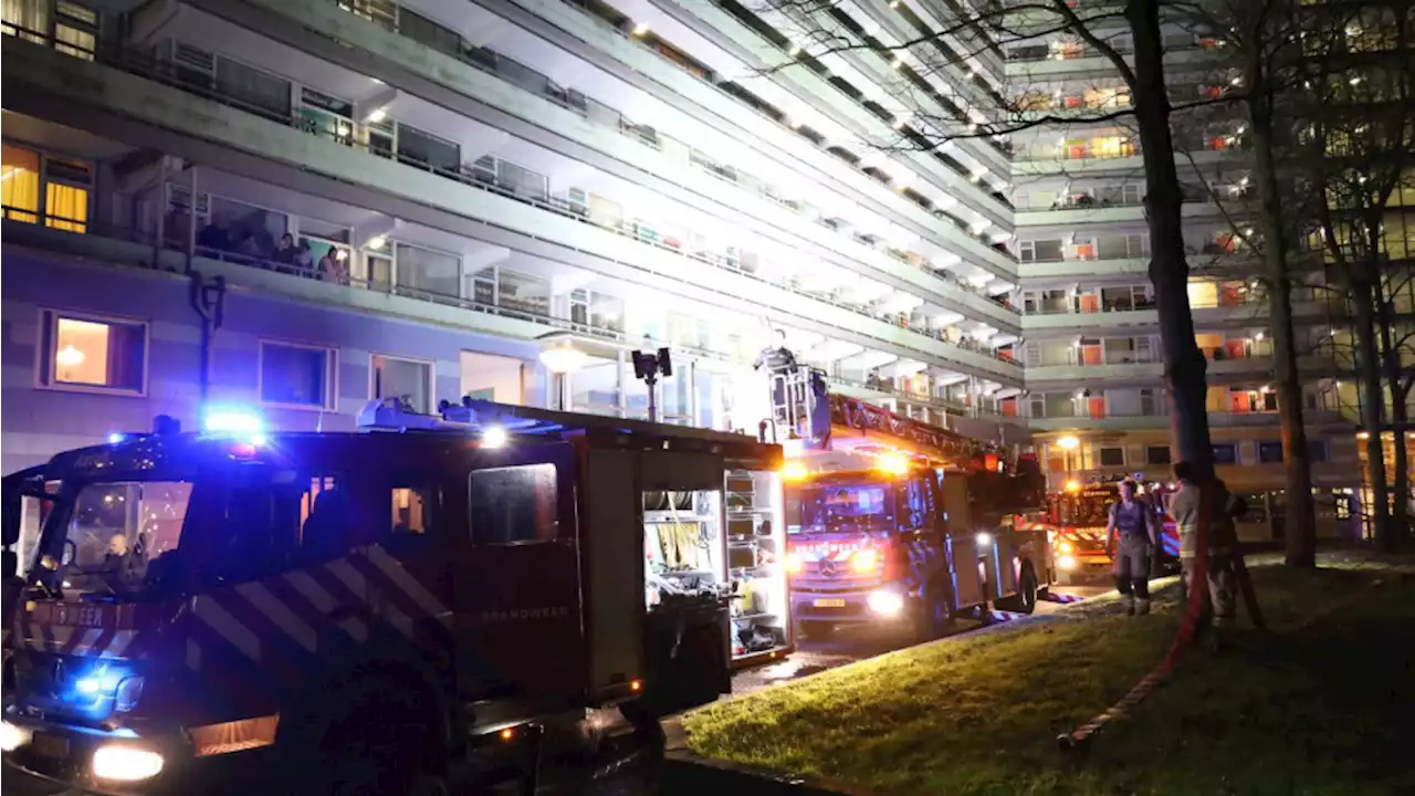 Brand in flatwoning Groeneveen in Amsterdam-Zuidoost