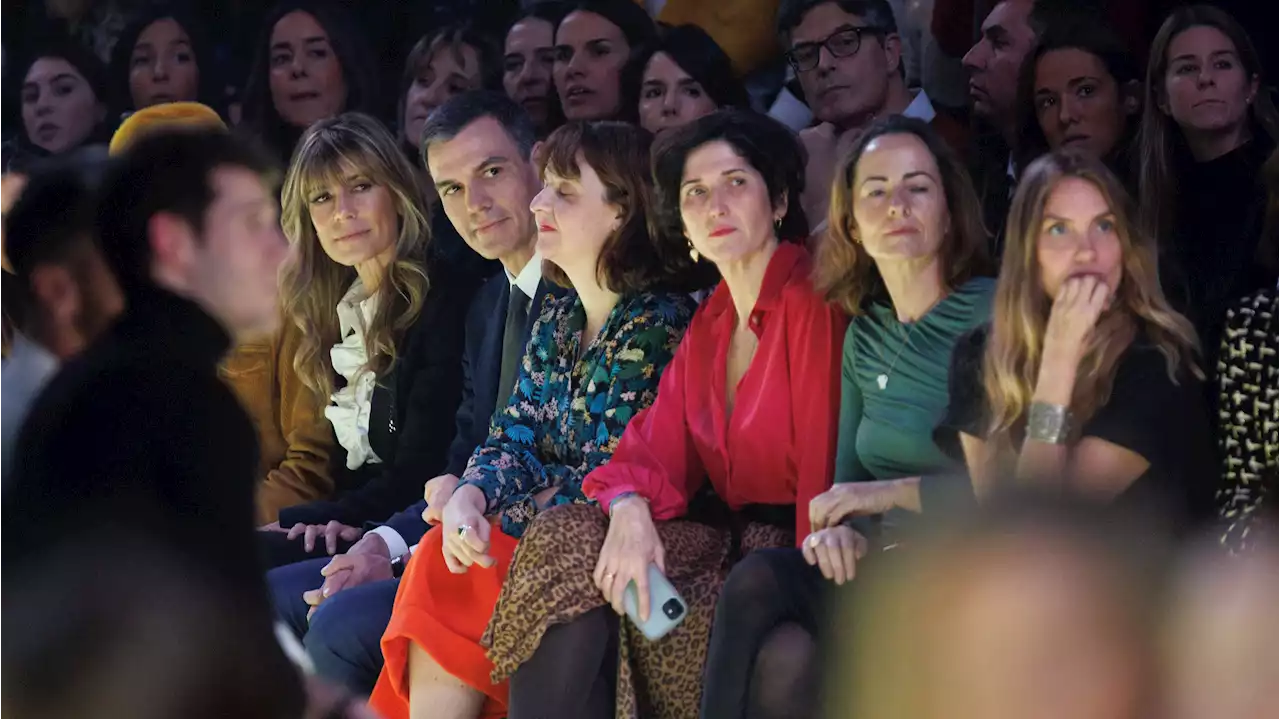 Abucheos y gritos de 'traidor' a Pedro Sánchez durante un desfile de moda en Madrid