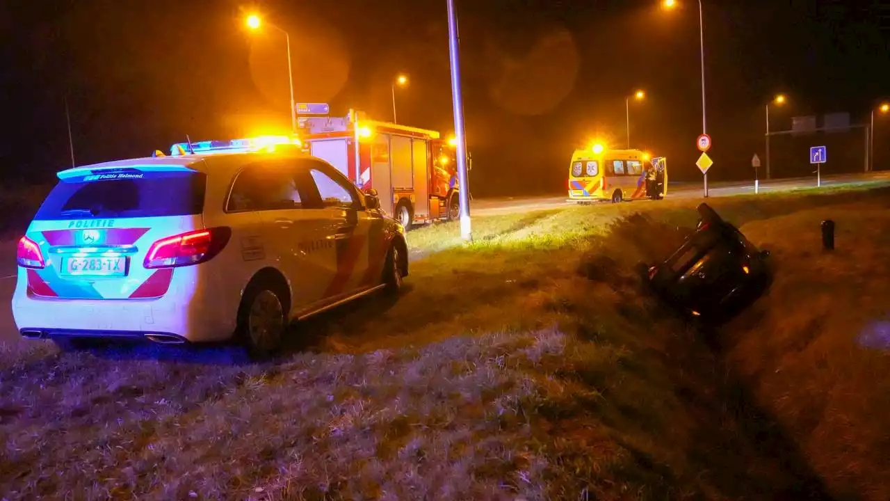 112-nieuws: auto ondersteboven in sloot Helmond • fietser komt om het leven