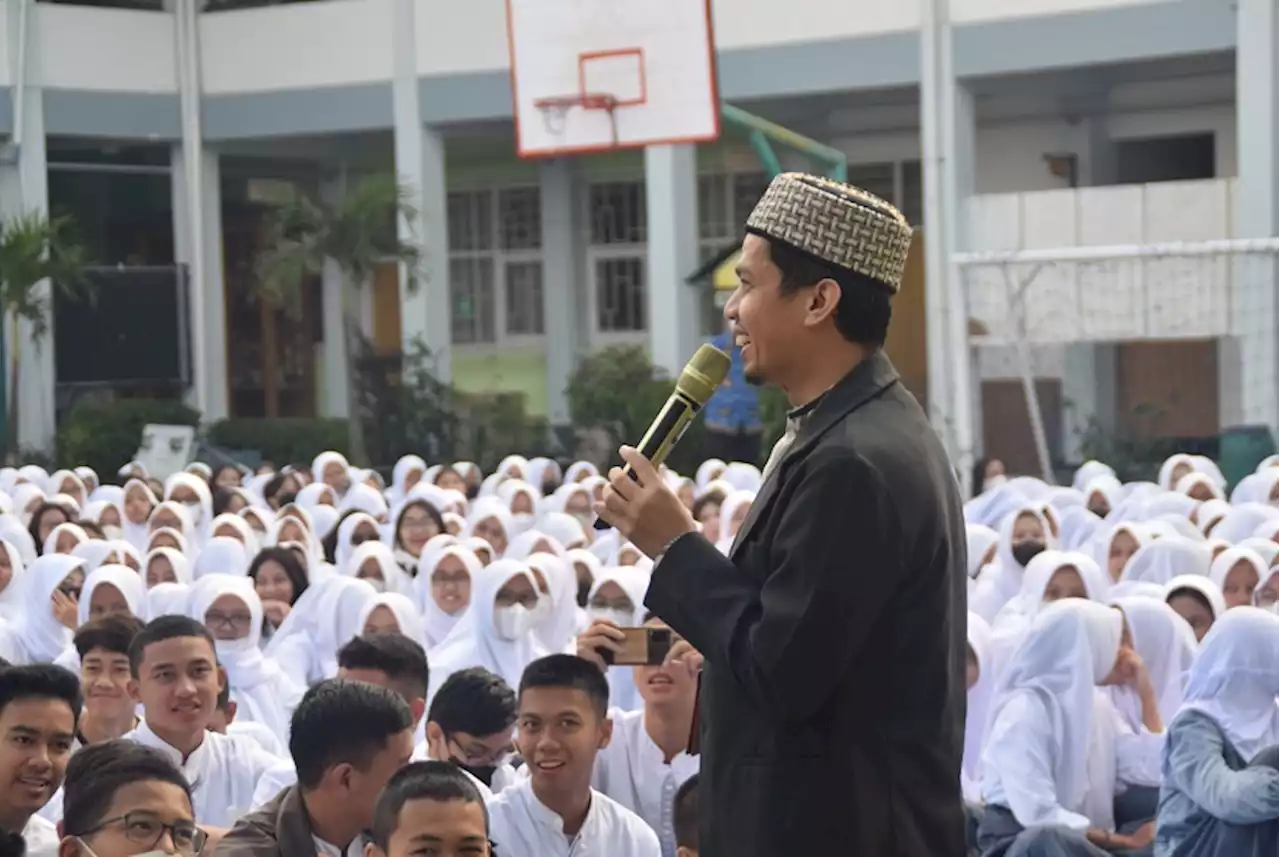 1.000 Siswa Hadiri Rumah Wakaf Goes To School di SMAN 21 Bandung |Republika Online