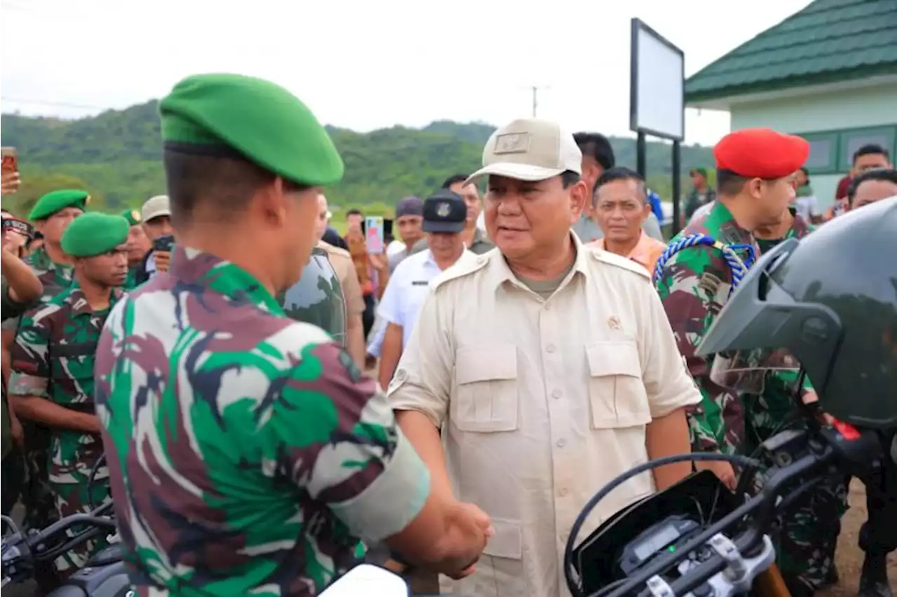 Menhan Prabowo Serahkan 65 Sepeda Motor untuk Babinsa di Lombok |Republika Online