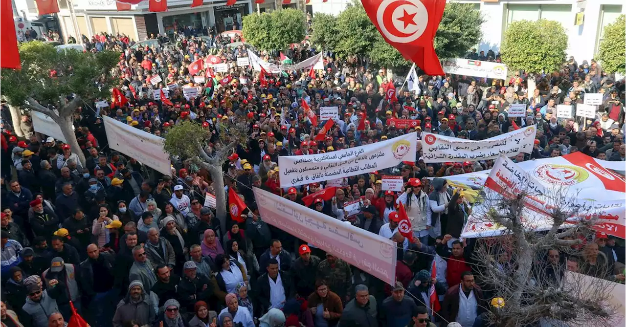 Powerful Tunisian trade union defies president with mass protests