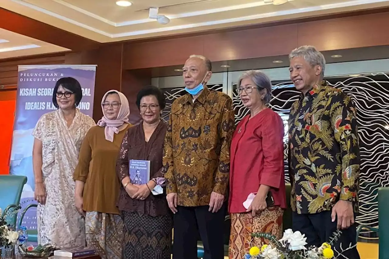 Luncurkan Buku Kisah Jenderal HR Dharsono, Keluarga: Keinginan Ini Sejak Awal Ayah Masuk Penjara