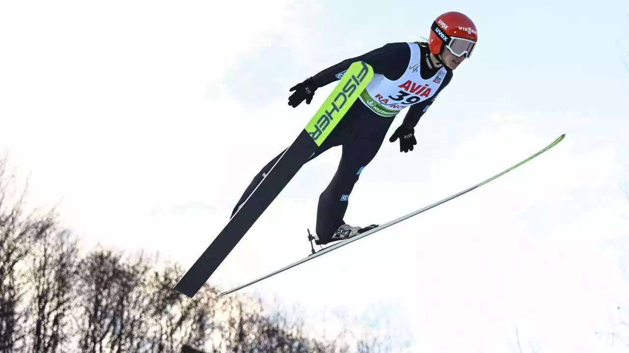 Skispringerin Althaus vom Winde verweht