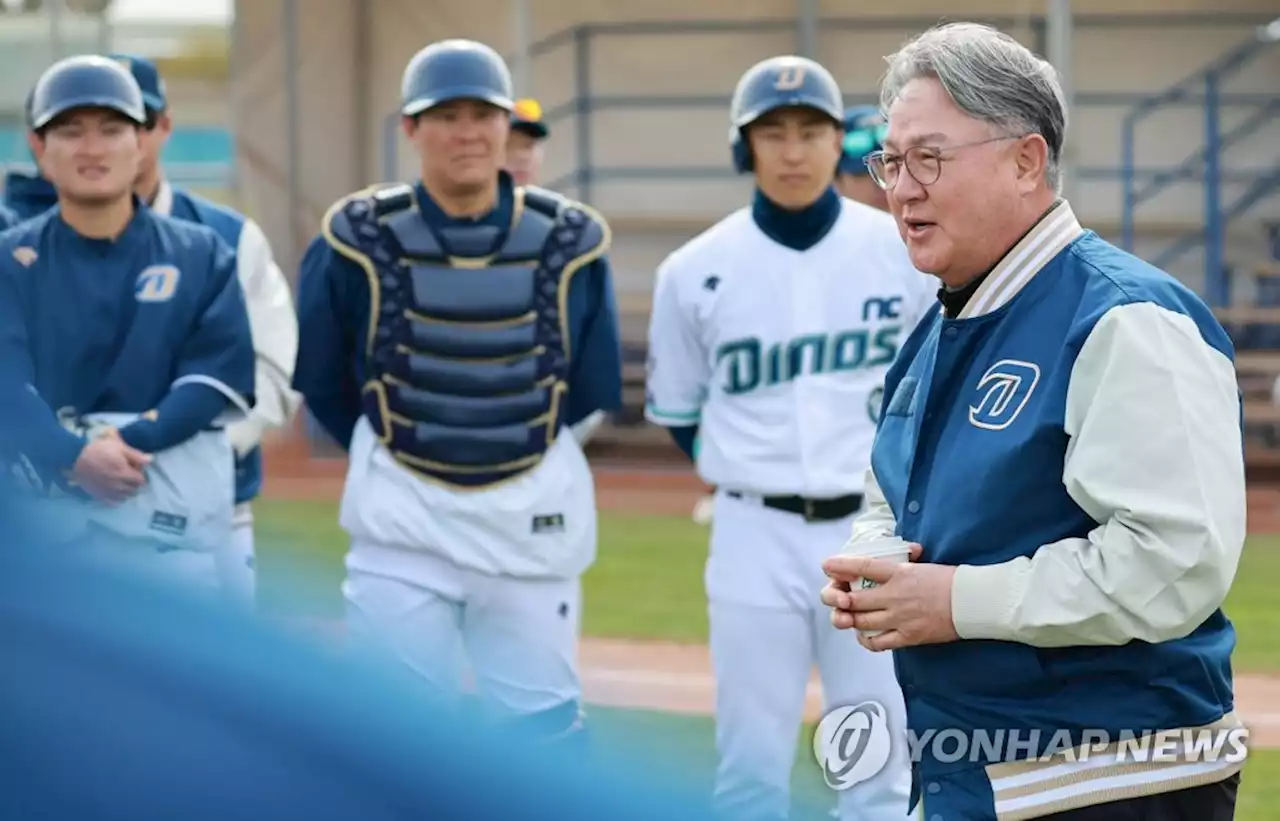 [WBC 캠프] 애리조나 찾은 김경문 감독 '키포인트는 최정·박병호·양의지' | 연합뉴스