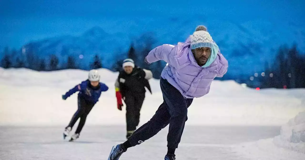 Trailblazing Olympic speedskater Shani Davis shares his love of the sport with Anchorage youths