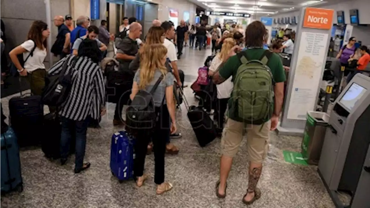 Aeroparque quedó paralizado durante una hora a causa de una mujer que eludió los controles