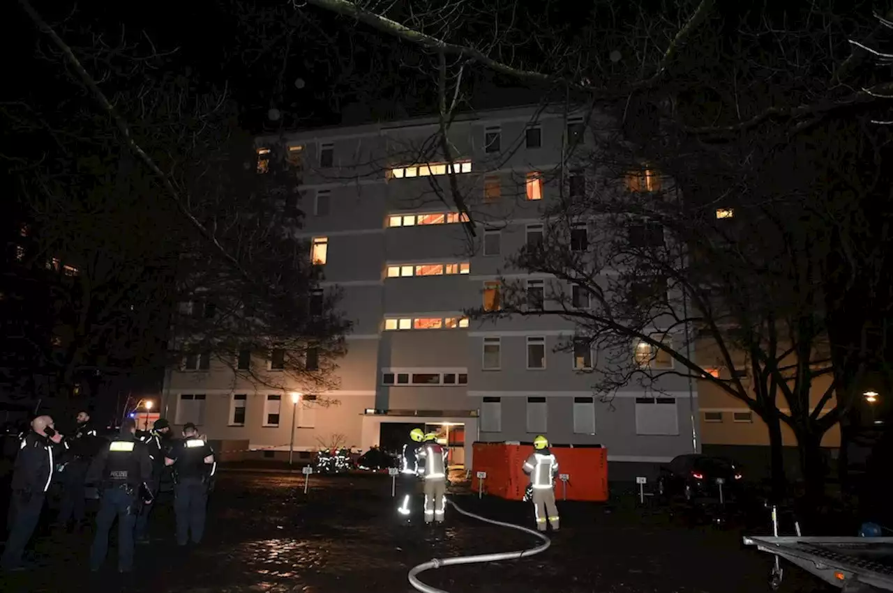 Berlin: Mann außer Rand und Band setzt Wohnung in Brand und springt aus Fenster