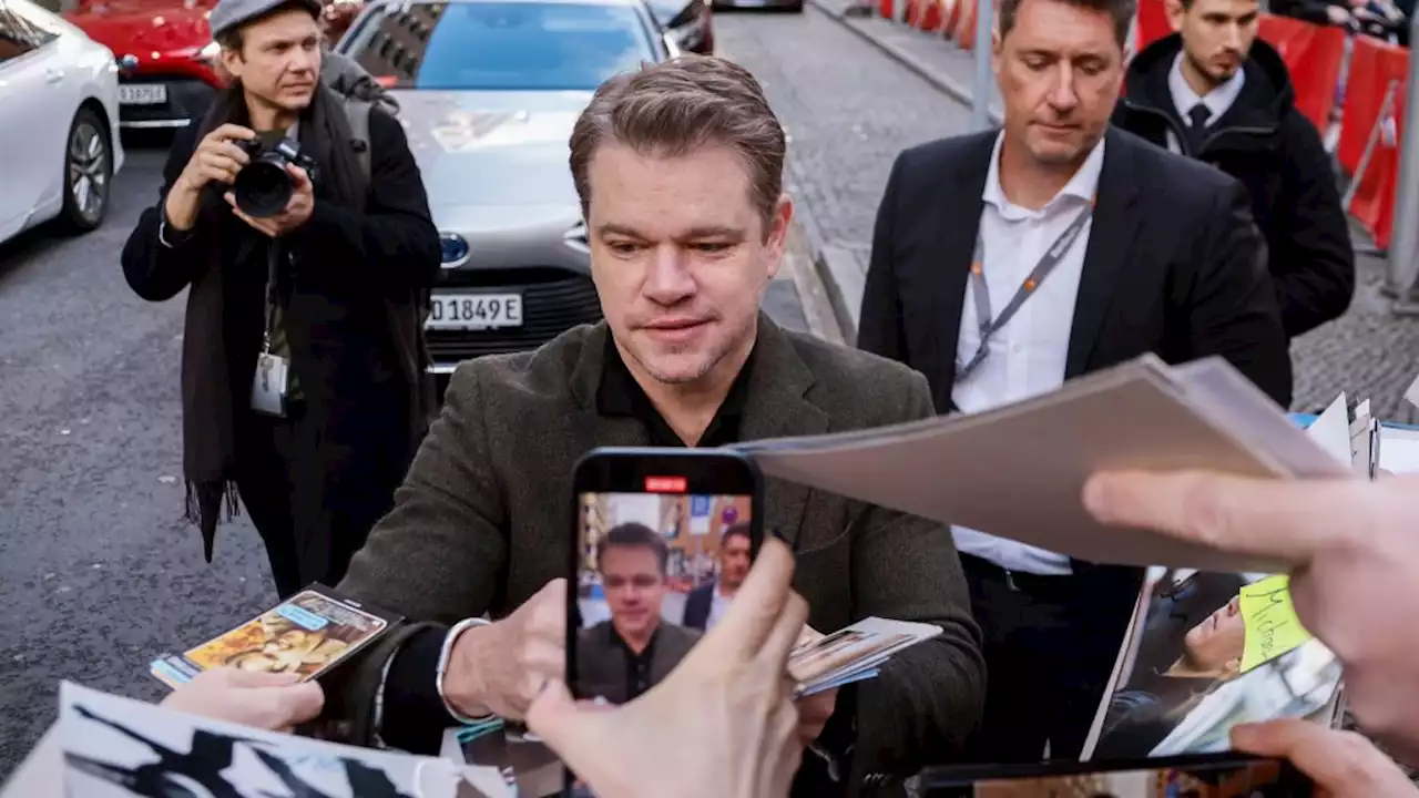 Matt Damon heftet sich den Berlinale-Bär ans Revers