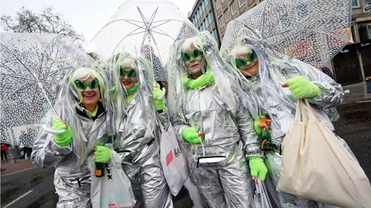 Kamelle und Randale: Wieder Karneval ohne Corona-Regeln