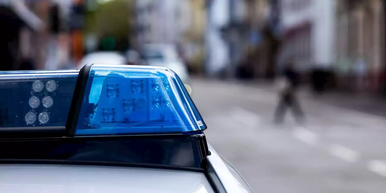 Frankfurt: Junge (10) wirft mit Küchenmessern auf Polizisten