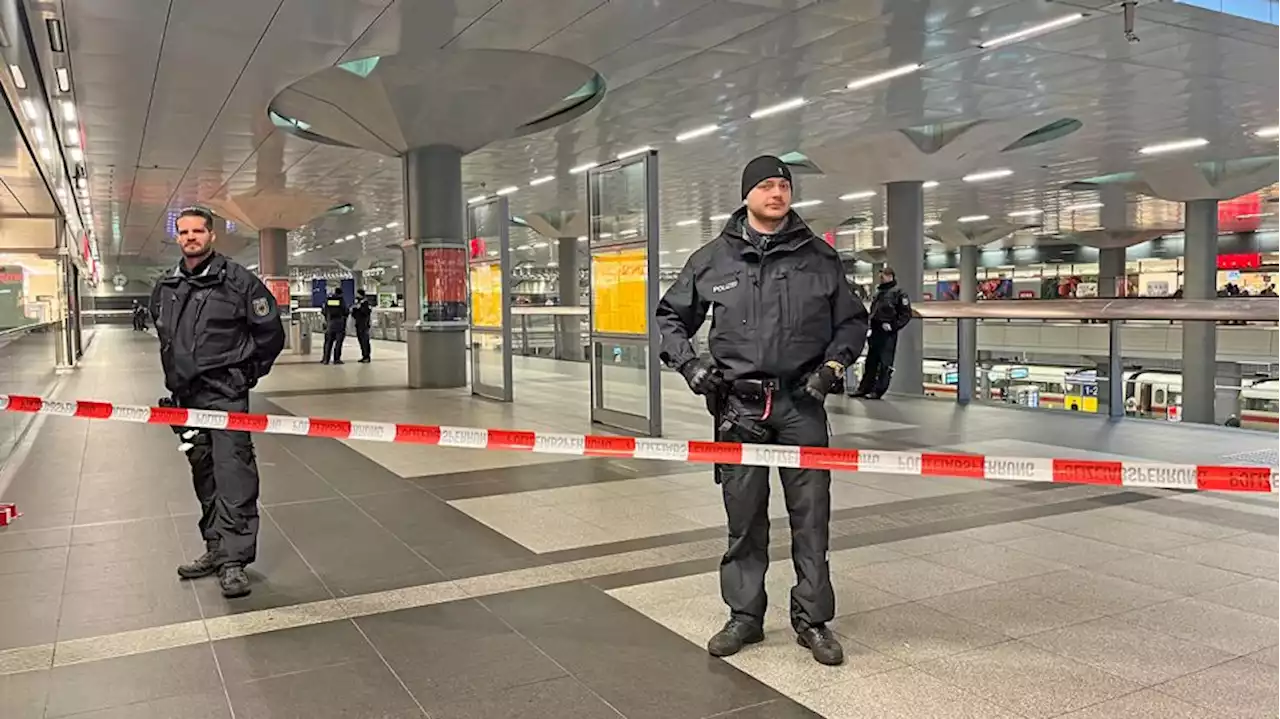 Polizei schießt im Hauptbahnhof auf bewaffnete Frau