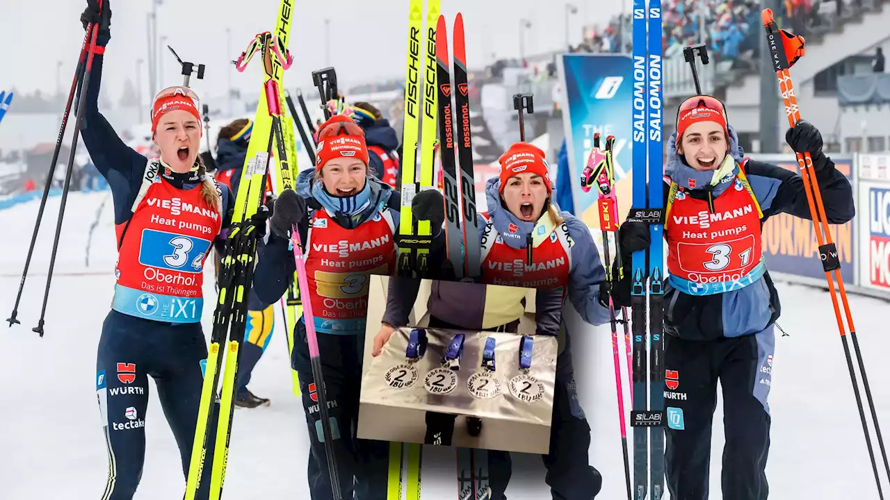 Biathlon-WM 2023: Damen-Staffel feiert Silber mit selbstgebastelten Medaillen - Déjà-vu für Vanessa Voigt