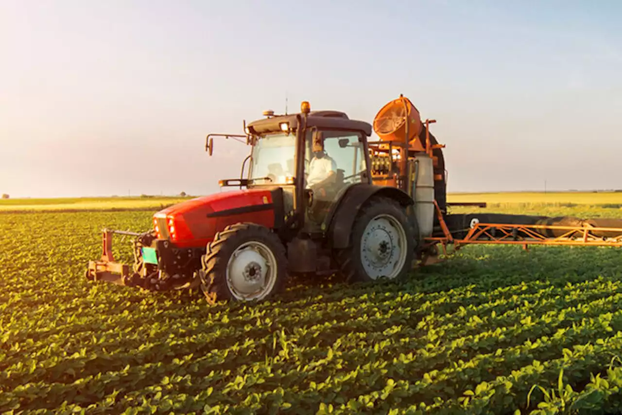 AgroBank ofrece adelantar las ayudas de la PAC a agricultores y ganaderos