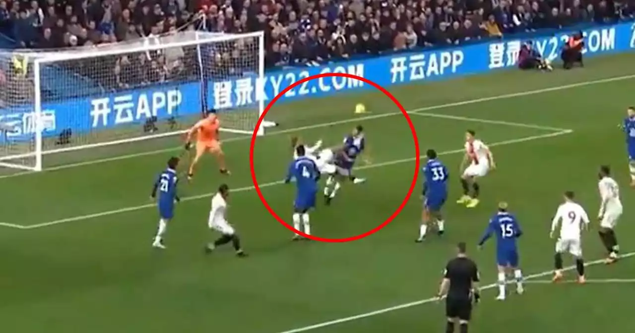 César Azpilicueta sufre brutal patada en derrota del Chelsea ante Southampton | VIDEO