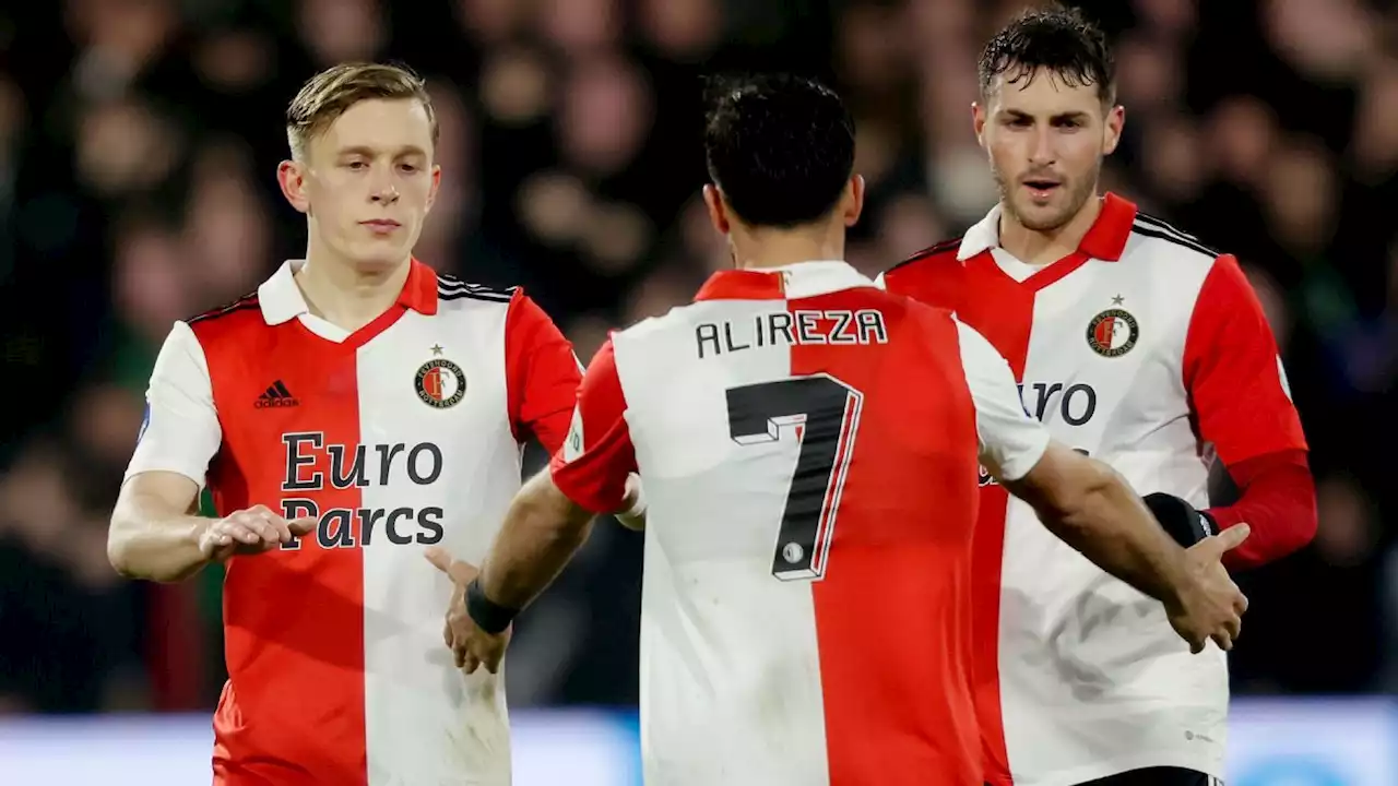 'Santi' Giménez y Feyenoord ganan en la agonía del partido para seguir líderes en solitario