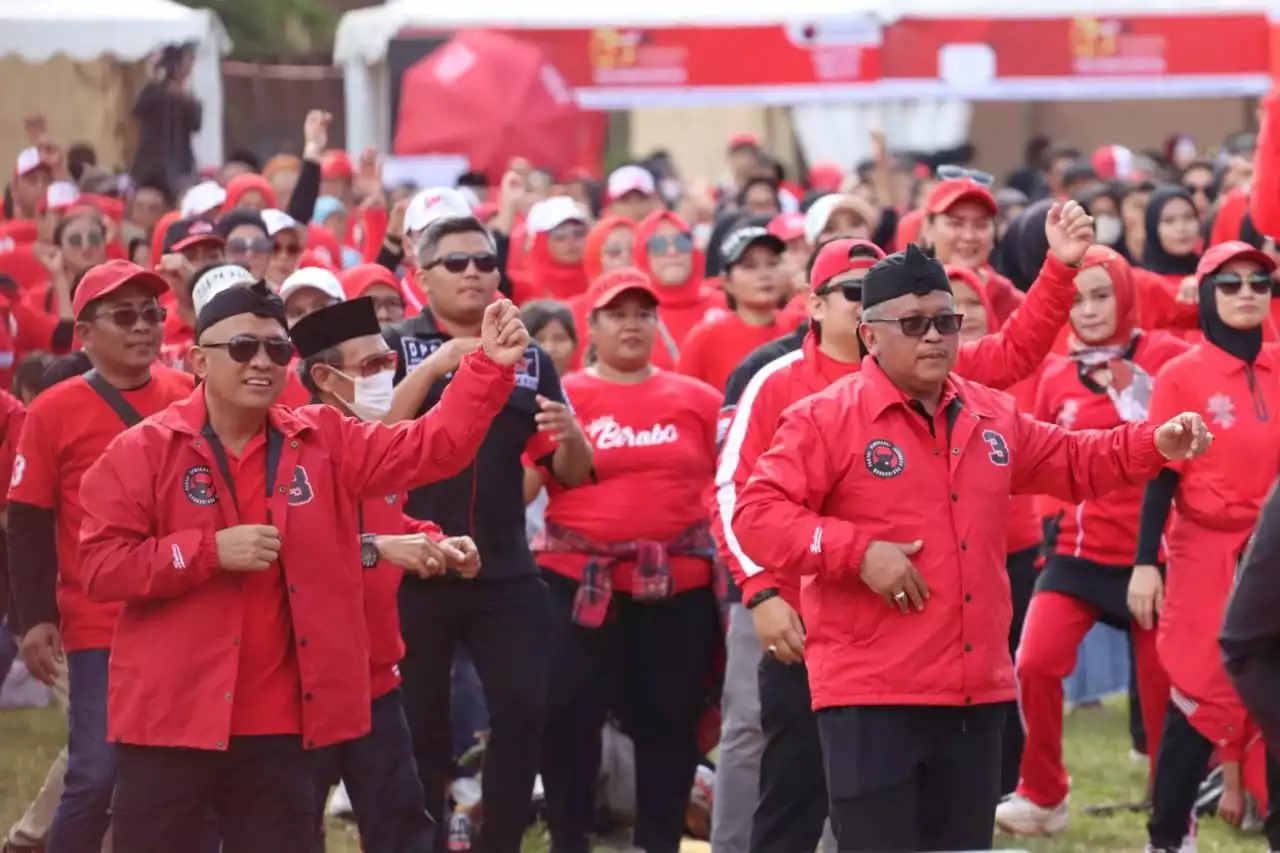 Jadi Kader PDIP, Menteri Jokowi Ini dan Hasto Bersama Ribuan Kader Bergoyang, Lihat