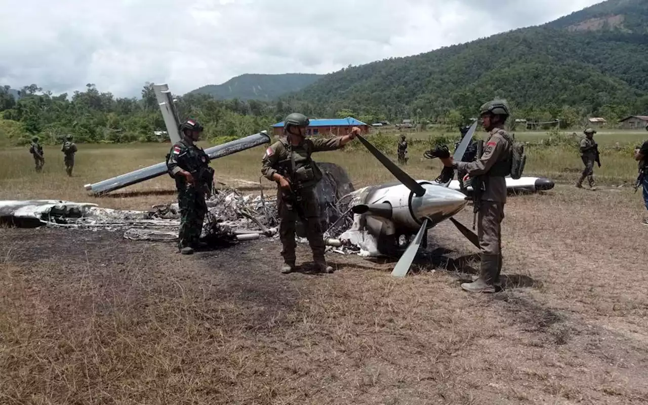 TNI dan Polri Kembali Menguasai Bandara Paro Setelah KKB Membakar Pesawat Susi Air