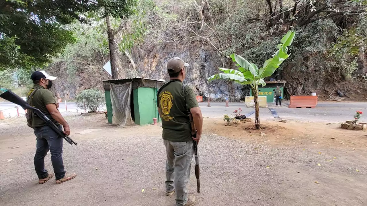 Desarman agentes federales a comunitarios de la CRAC-PF en Guerrero