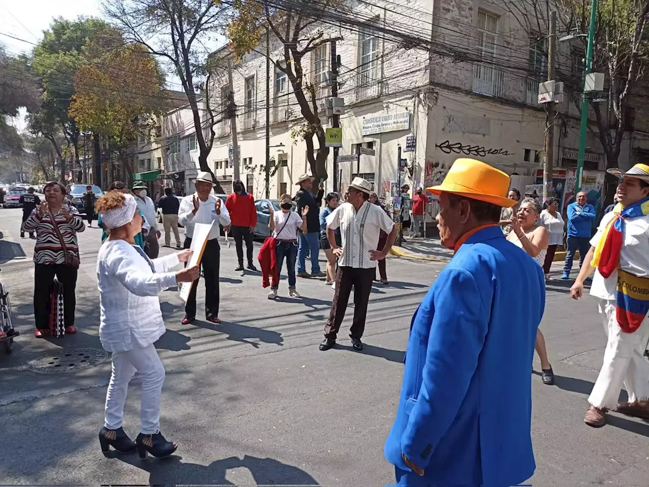 La Jornada: Sandra Cuevas impide a adultos mayores usar el Kiosco Morisco