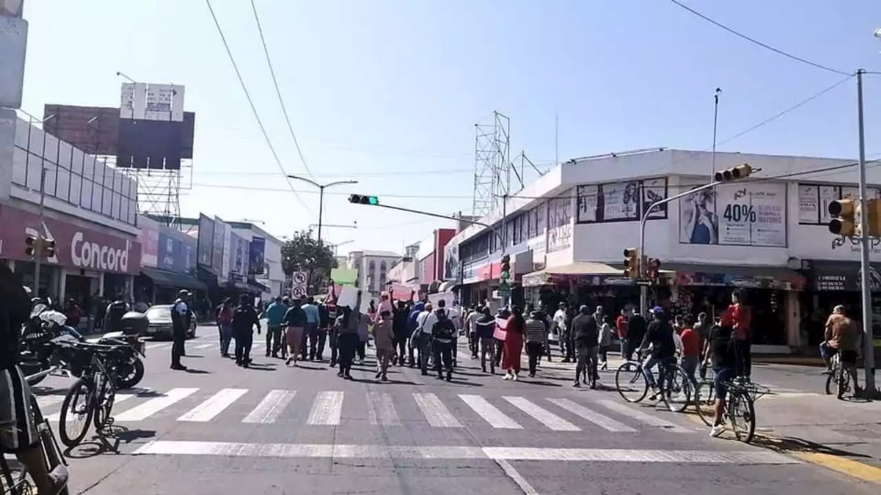 Se manifiestan comerciantes ambulantes en Zona Piel