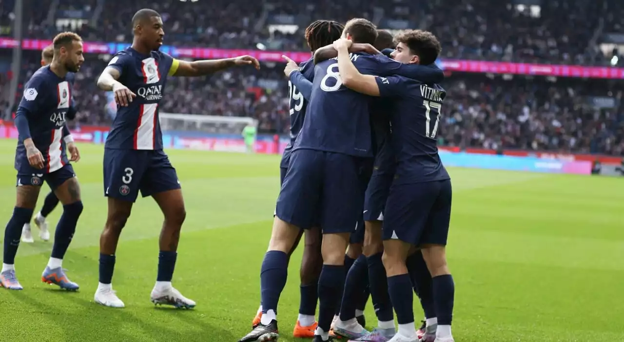 Psg dall'inferno al paradiso, partita thrilling col Lille: eurogol di Mbappé, Messi segna al 94°