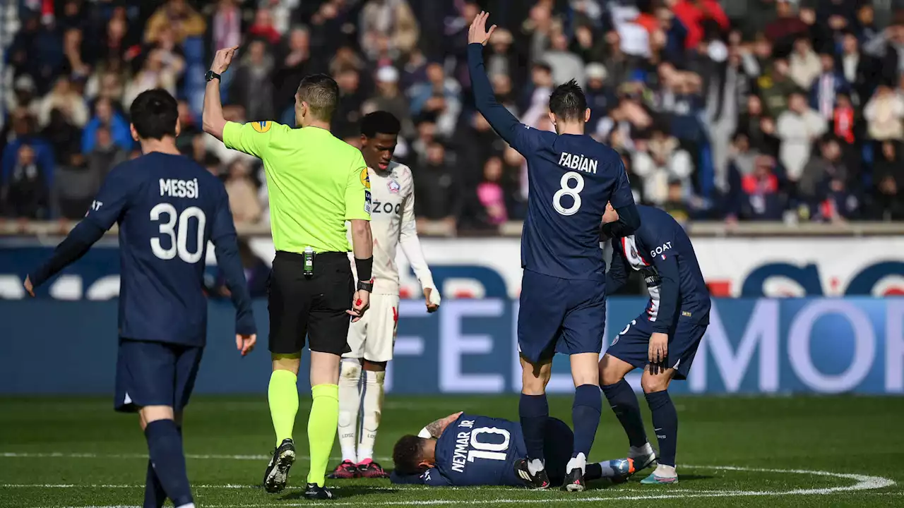 Le PSG s’impose après un scénario fou contre Lille, mais Neymar se blesse