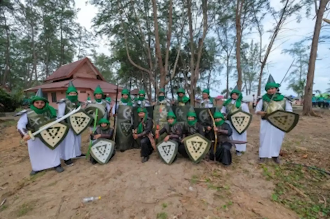 Report: PAS deputy president likens sword-wielding Terengganu parade participants to Chinese opera actors