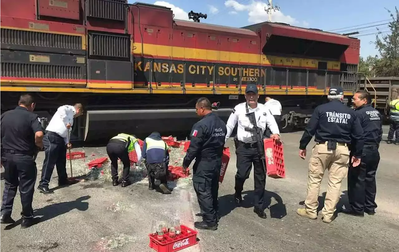 Michoacán. Tren embiste a camión repartidor de refresco en Morelia