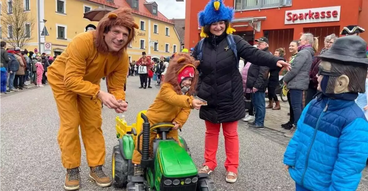 Faschingszug der Allotria ließ Nittenaus Innenstadt beben