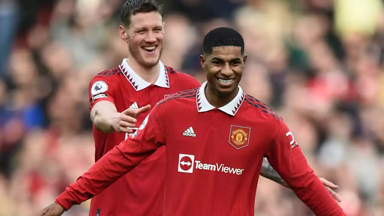 Weer Rashford-show bij United, waar Weghorst vuil werk opknapt en kansen mist