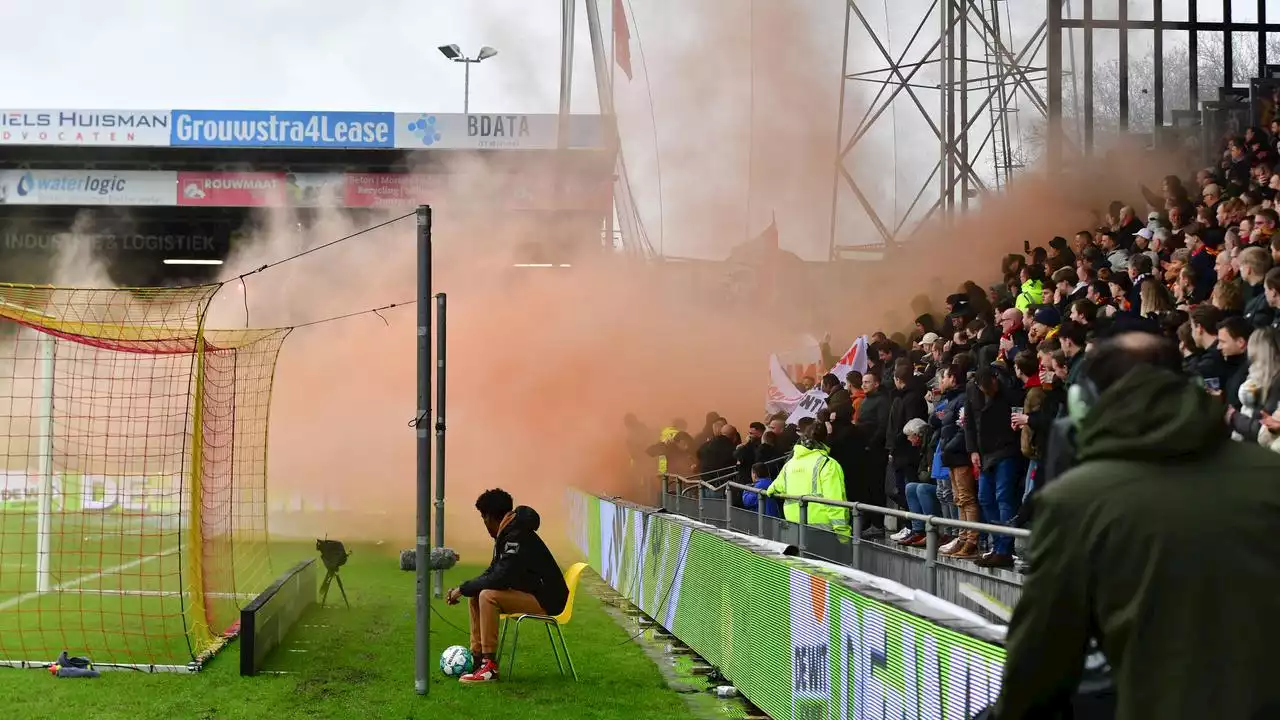 Eredivisie-duel tussen Go Ahead en FC Twente voorlopig gestaakt na wangedrag fans