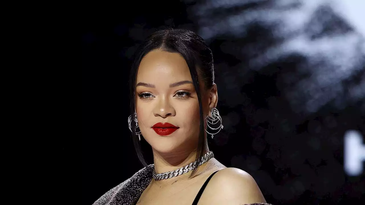 Nach Super Bowl: Rihanna zeigt sich erstmals mit Babybauch!