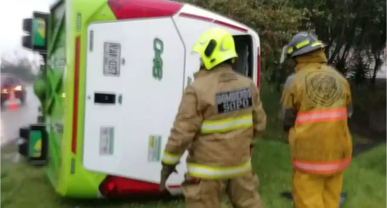 Grave accidente cerca de la hacienda del presidente en Bogotá; bus resultó volcado - Pulzo