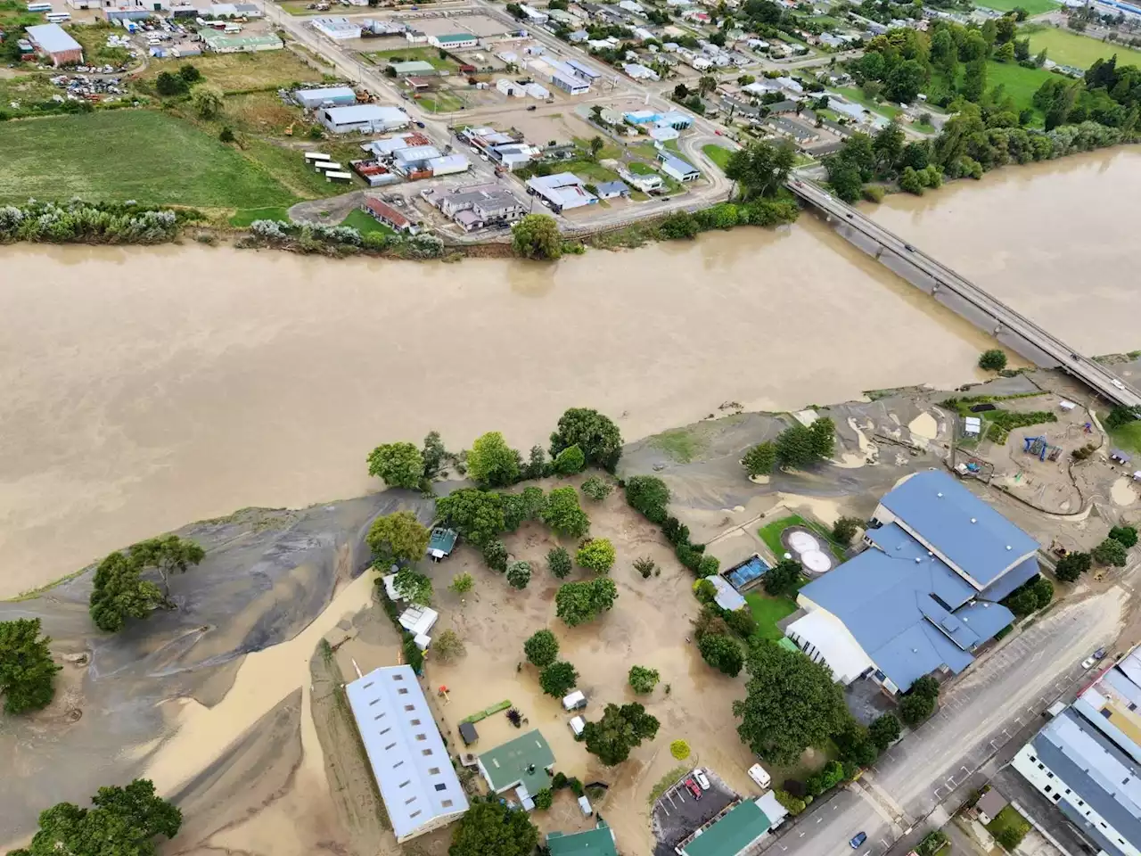 New Zealand's cyclone death toll at 11, thousands still missing