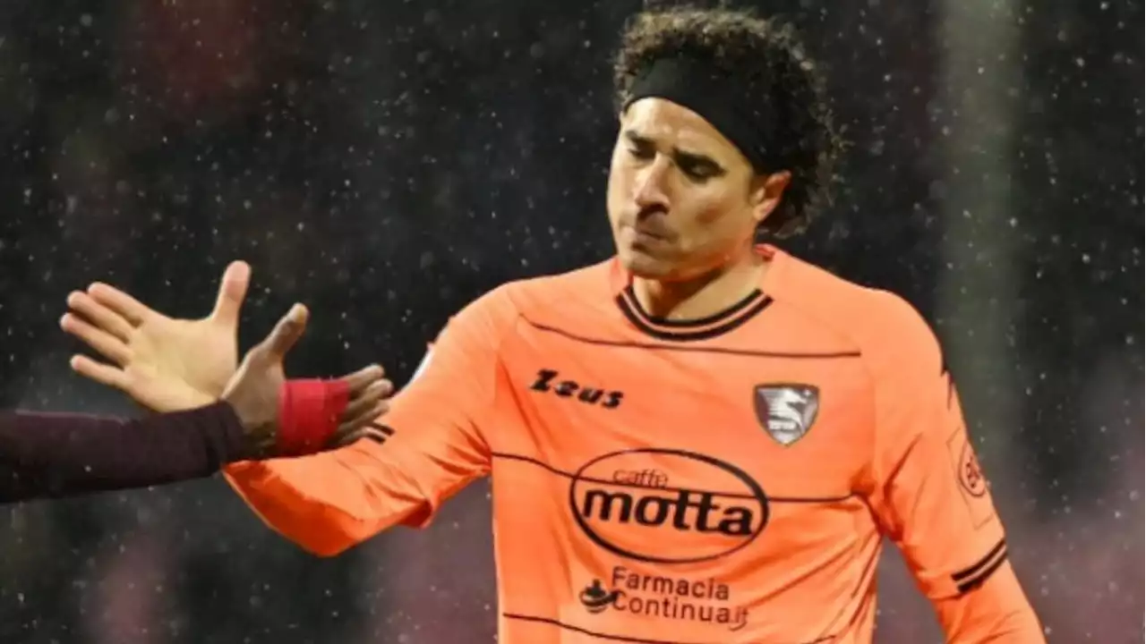 Memo Ochoa nuevamente en la banca en el duelo del Salernitana contra Lazio