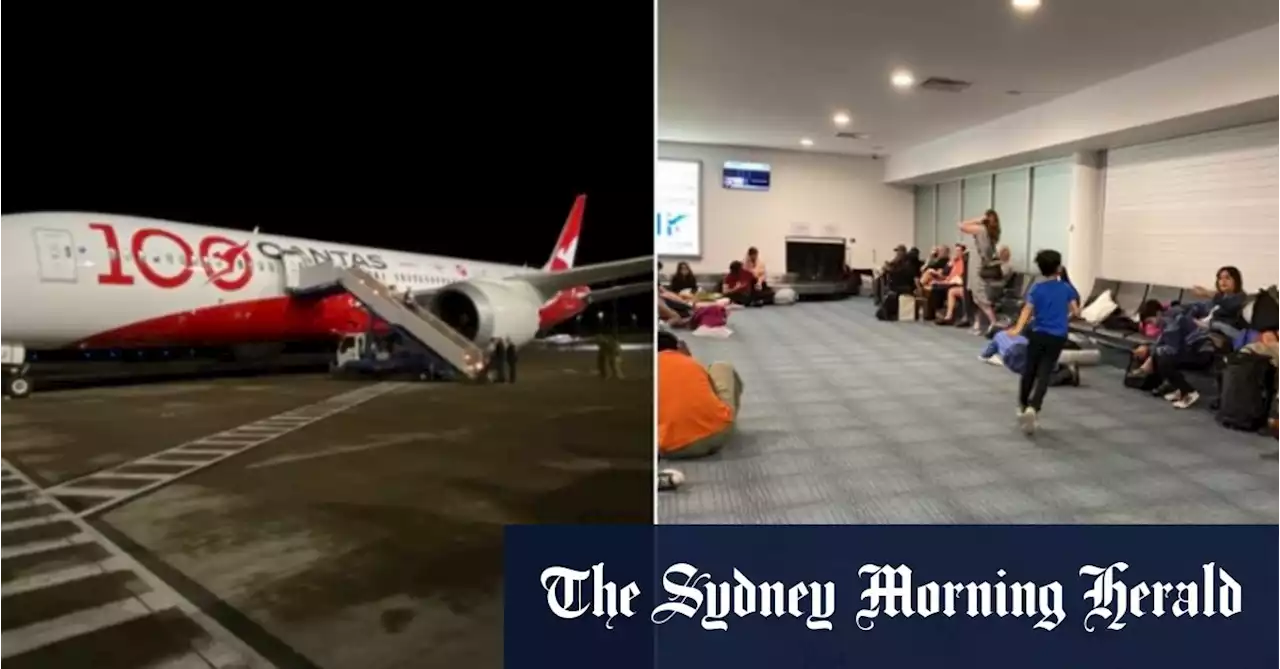 Passengers spend night on tarmac after Sydney storm