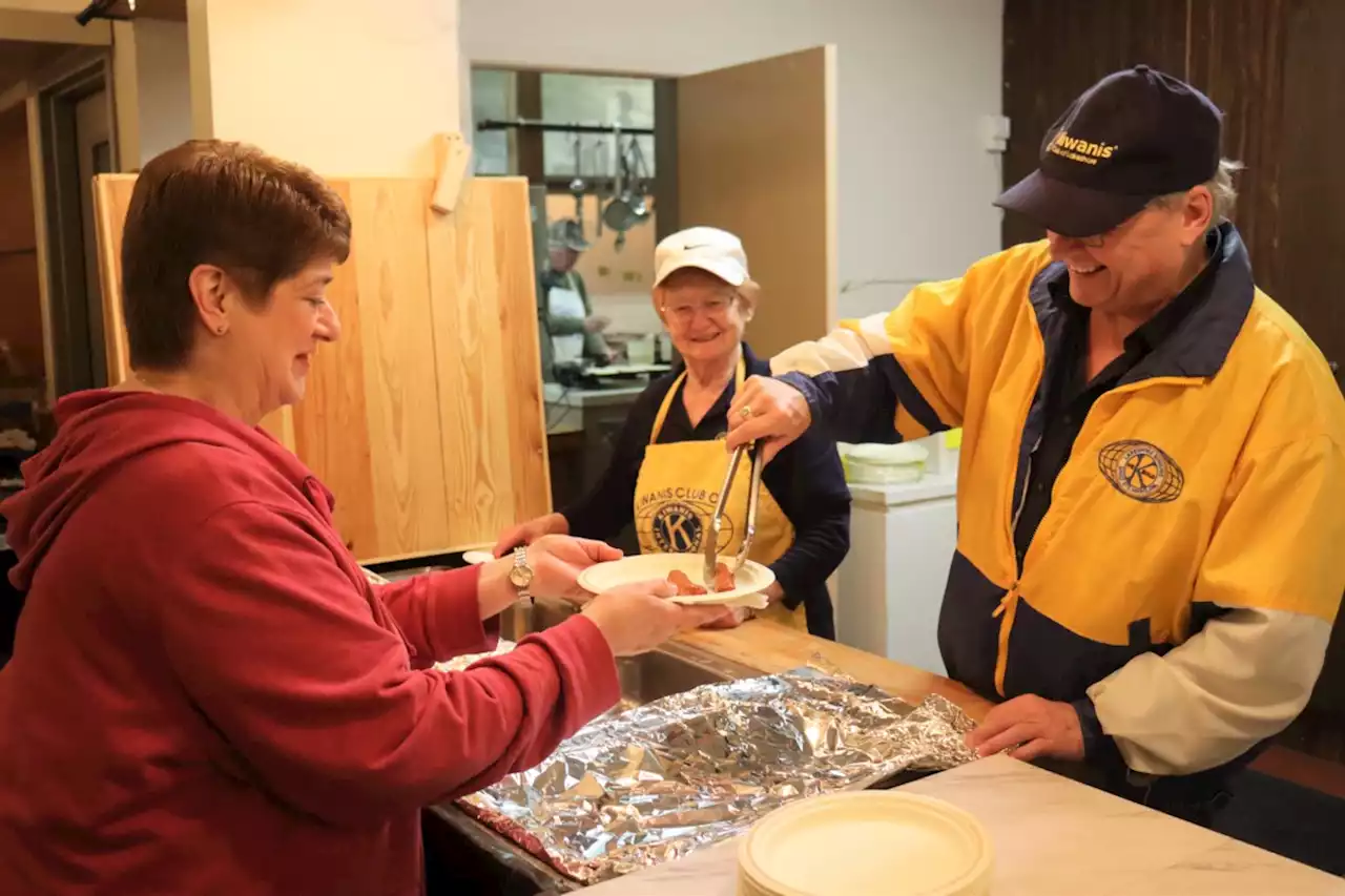 Kiwanis pancake breakfast welcomes hundreds to Moose Lodge