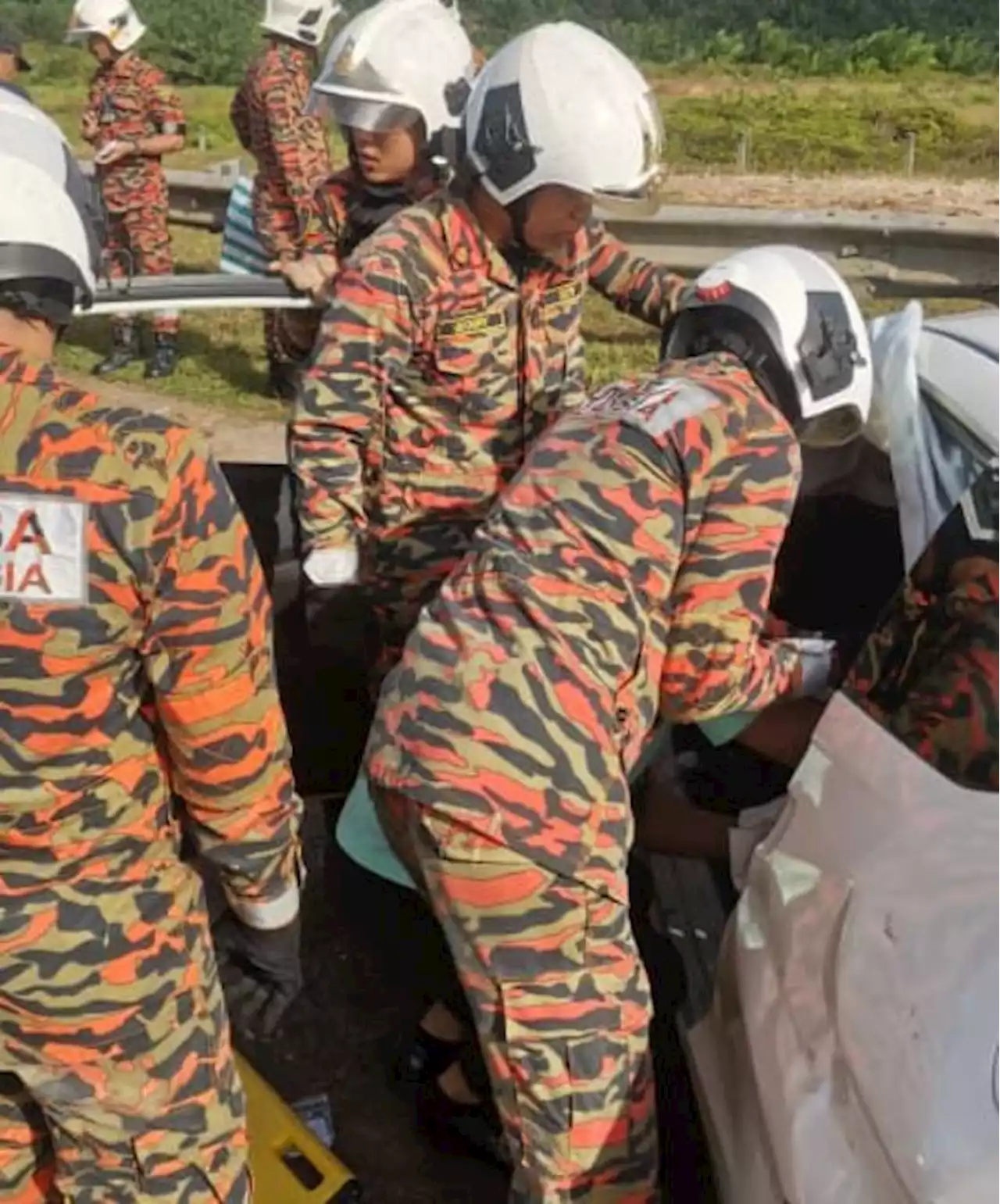 Toddler killed, 12 injured in accident involving four cars in Johor