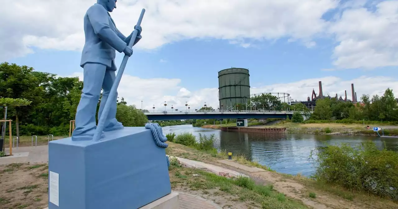 Polizei fischt Teile aus der Saar: Vandalismus: Fährmann-Statue in Völklingen geköpft und umgestürzt