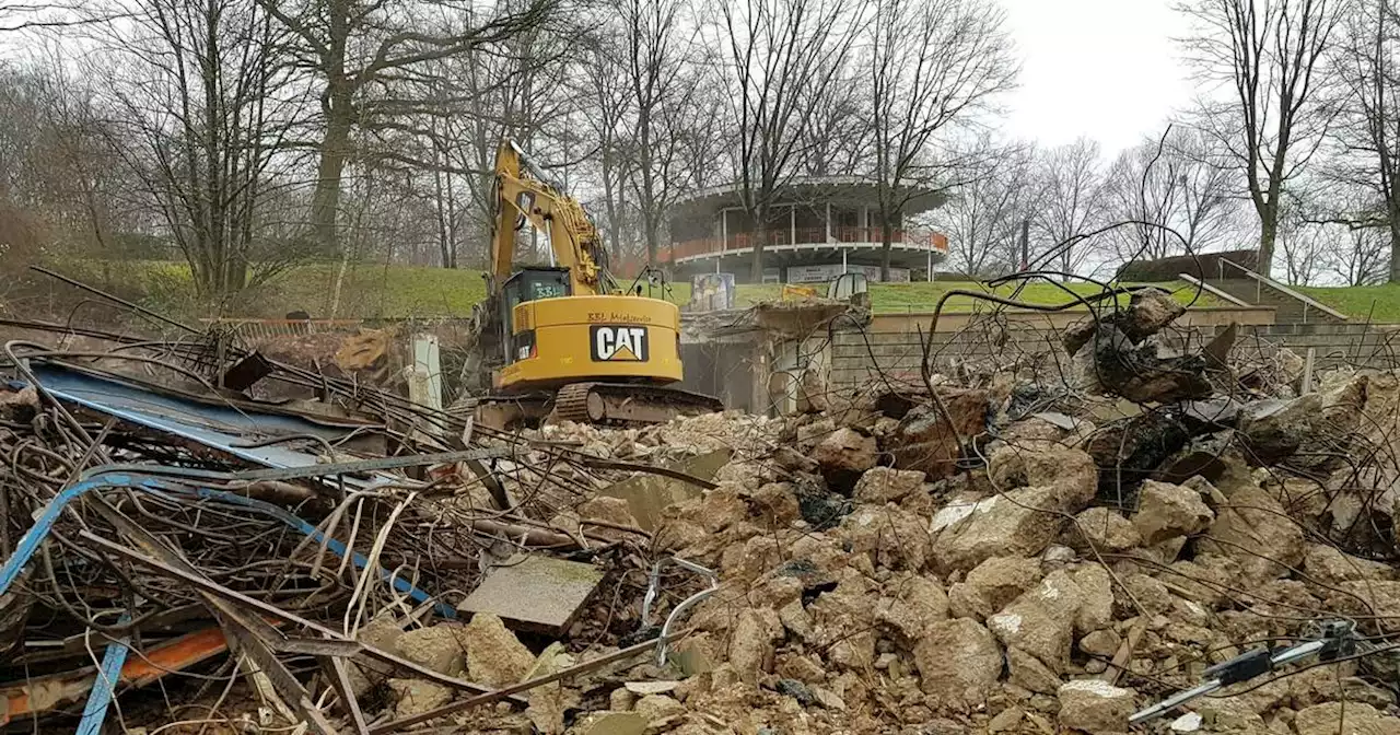 Stadtwerke investieren über 250 000 Euro: Rundgang über die Großbaustelle: Was sich bis zu Eröffnung noch im Totobad verändern soll