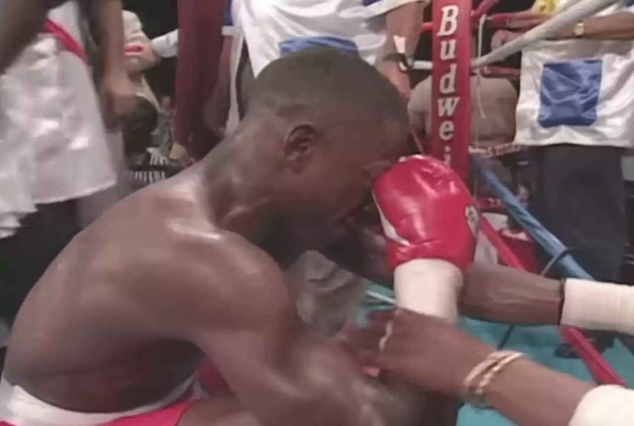 Floyd Mayweather broke down in tears when he won first title by making boxing idol he thought was unbeatable, Genaro Hernandez, quit in 1998 fight