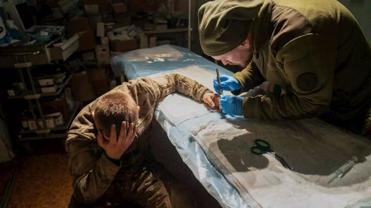 NHS surgeons train Ukraine doctors in First World War techniques via Whatsapp