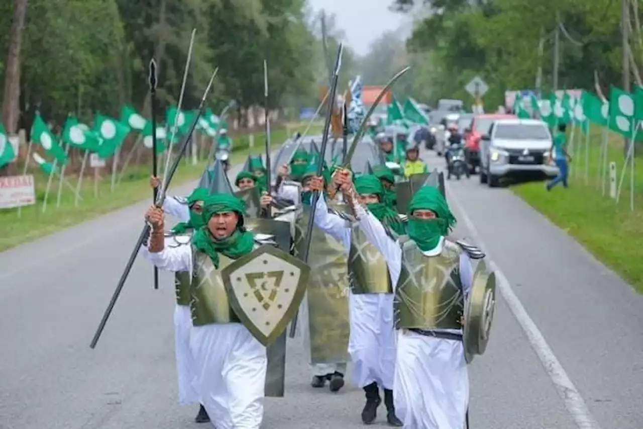 Polis siasat peserta bawa objek berbentuk senjata di perarakan Himpit