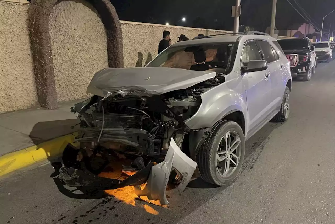 Se pasa semáforo en rojo y causa accidente múltiple en cruce de bulevares de Saltillo