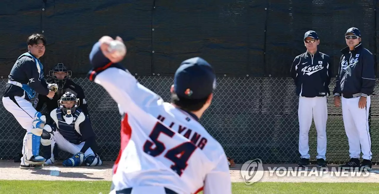 [WBC 캠프] 이강철 감독 '3경기 보고 선발 투수 압축' | 연합뉴스