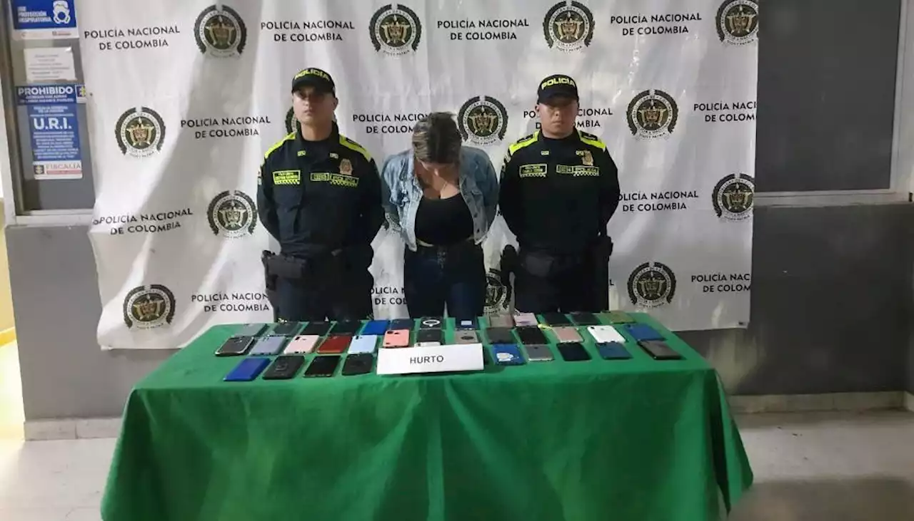 Capturan a mujer con 38 celulares robados en Baila a la calle