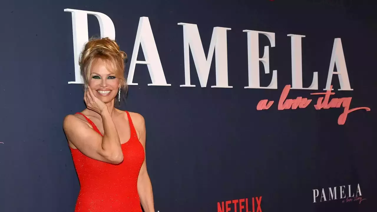 Pamela Anderson Just Wore The Dress Version Of Her Baywatch Swimsuit On Hot Sex Picture
