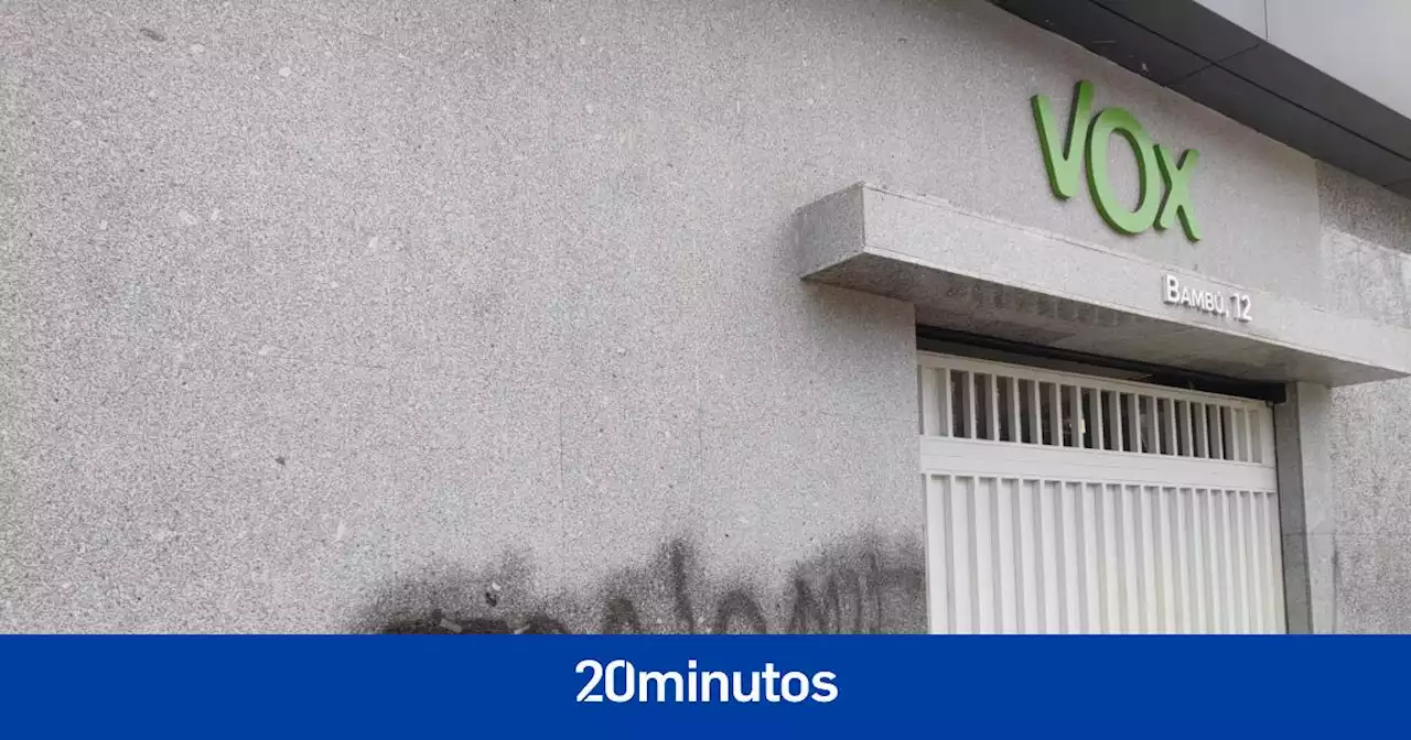 La sede de Vox amanece con pinturas ofensivas tras las insinuaciones de Olona