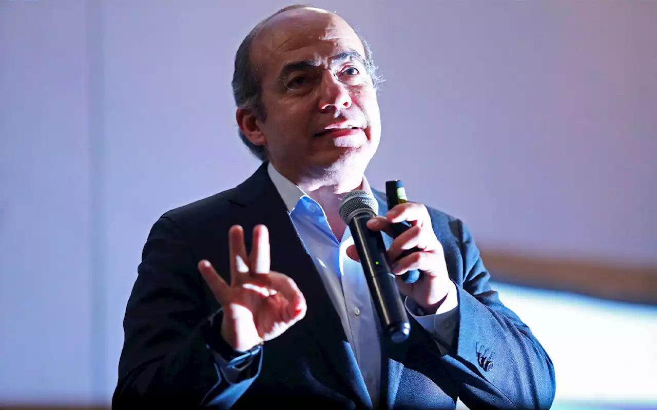 Felipe Calderón llama a construir nuevo partido político opositor